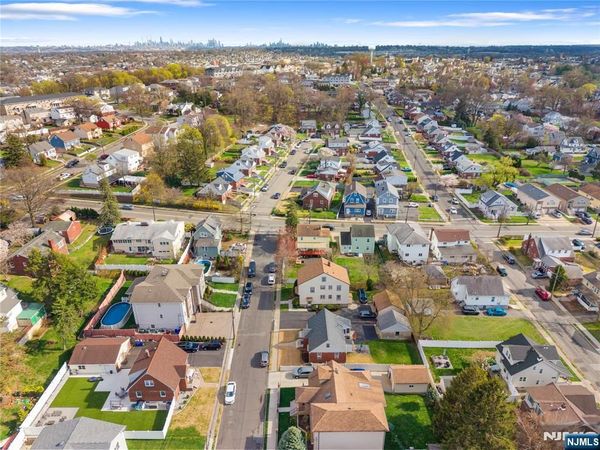 271 Outwater Lane, SADDLE BROOK, NJ 07663