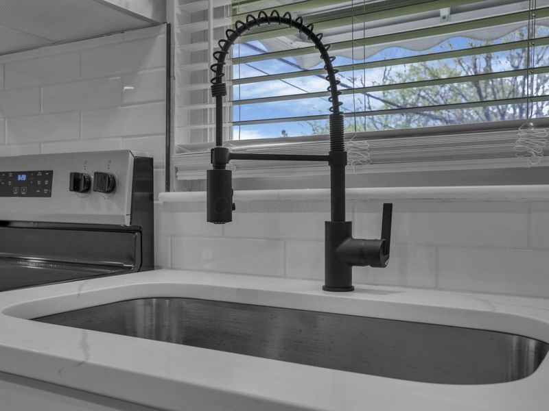 1227 E North Broadway Street, Columbus, OH 43224 Photo 11