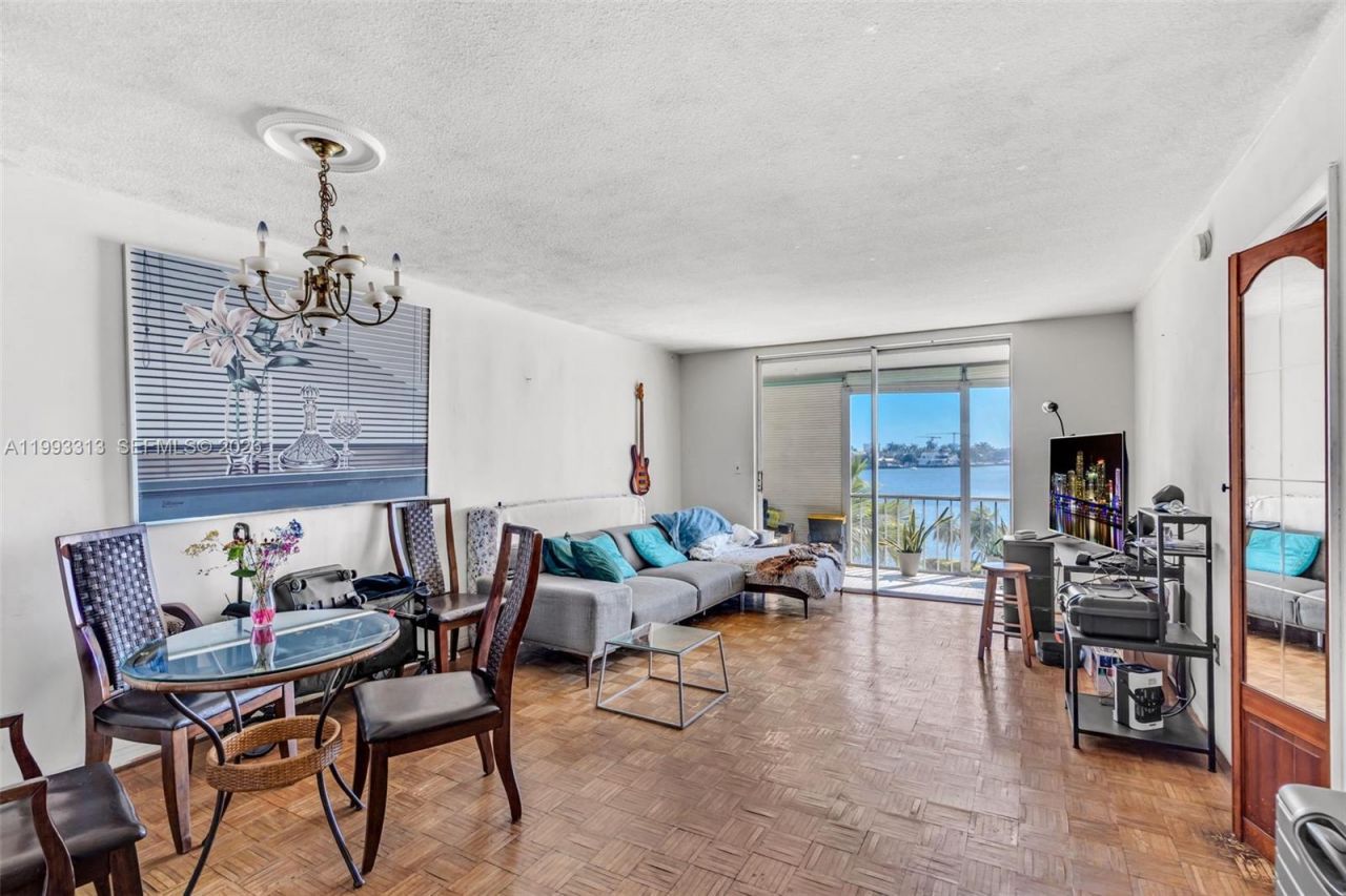 3010 Marcos Dr , Unit R308, Aventura, FL 33160 Photo