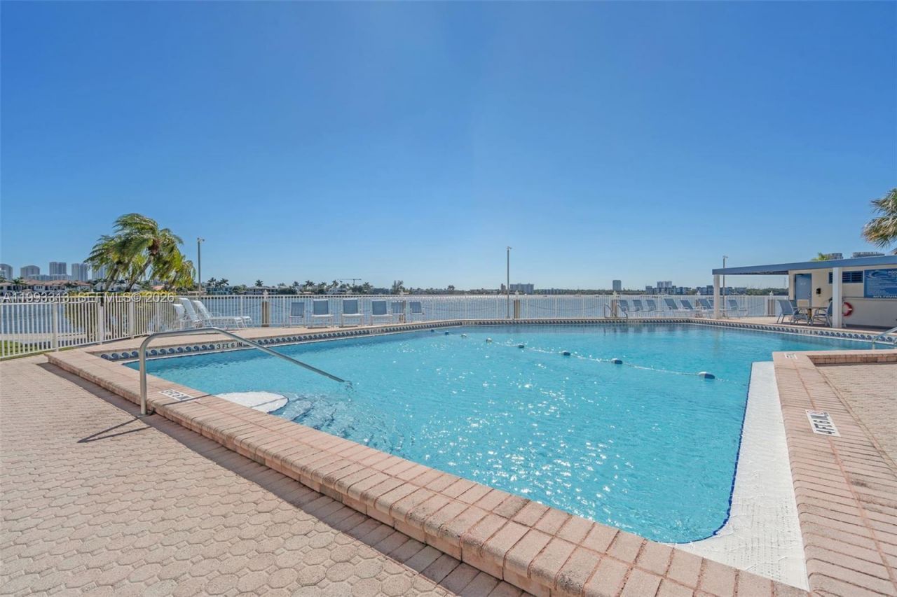 3010 Marcos Dr, Unit R308, Aventura, FL 33160 Photo