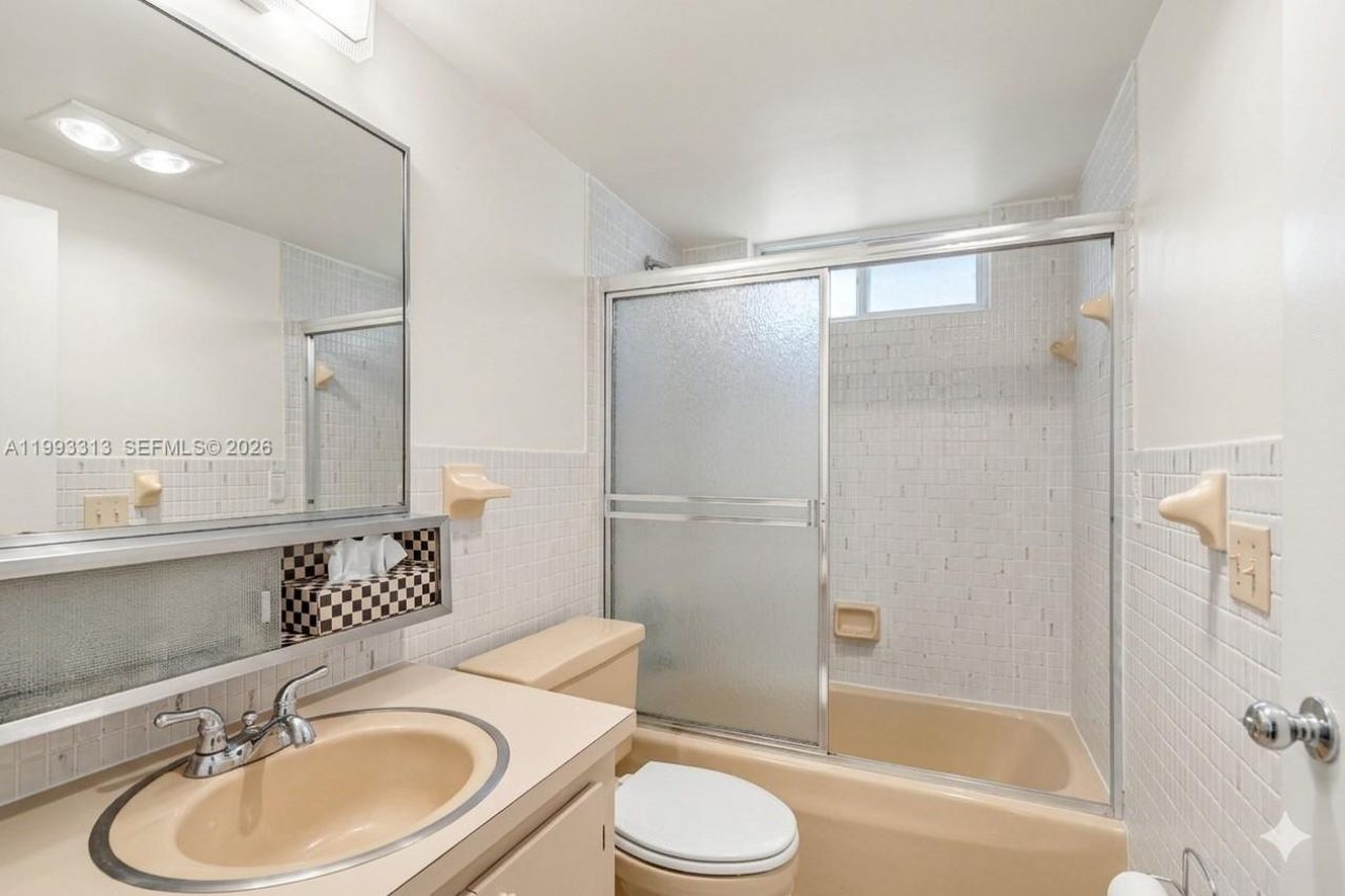 3010 Marcos Dr, Unit R308, Aventura, FL 33160 Photo