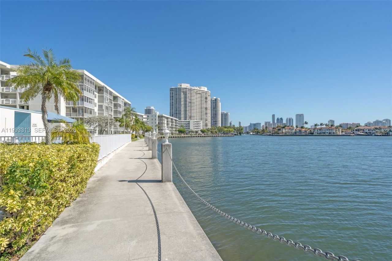 3010 Marcos Dr, Unit R308, Aventura, FL 33160 Photo