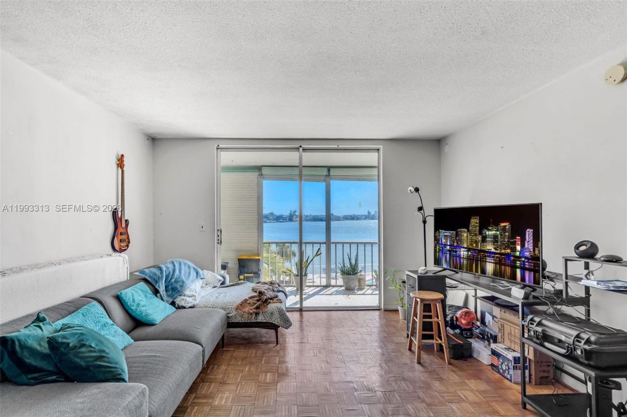 3010 Marcos Dr , Unit R308, Aventura, FL 33160 Photo