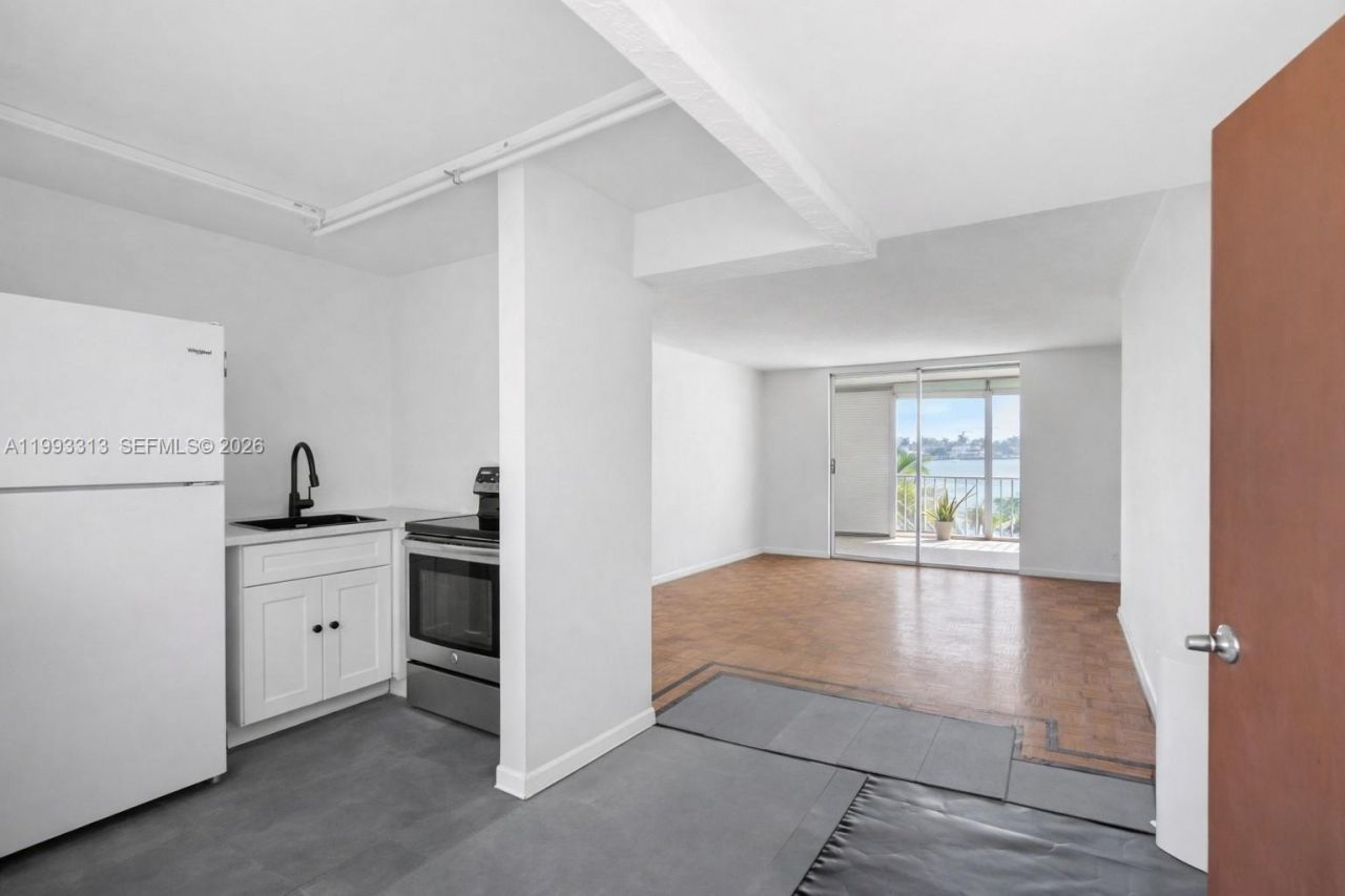 3010 Marcos Dr , Unit R308, Aventura, FL 33160 Photo