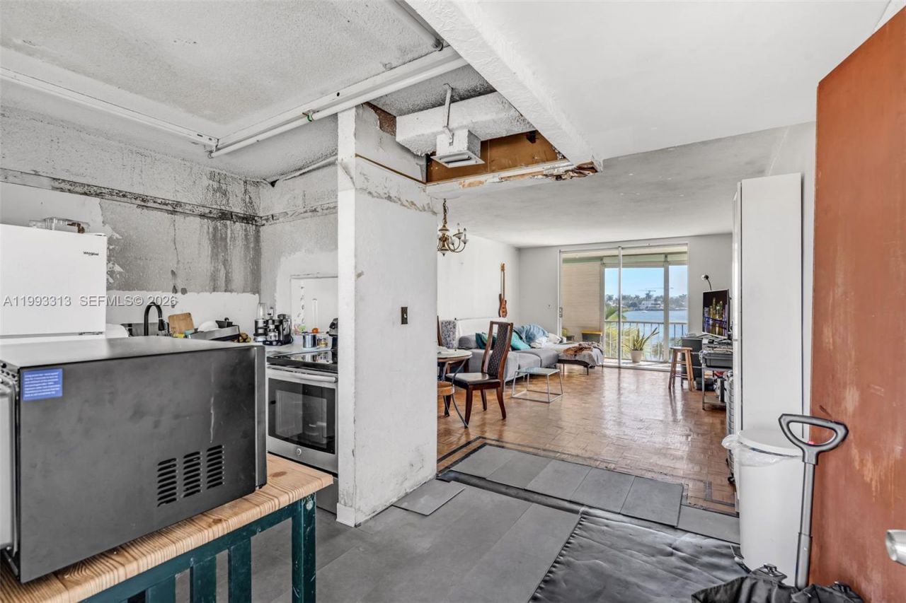 3010 Marcos Dr , Unit R308, Aventura, FL 33160 Photo