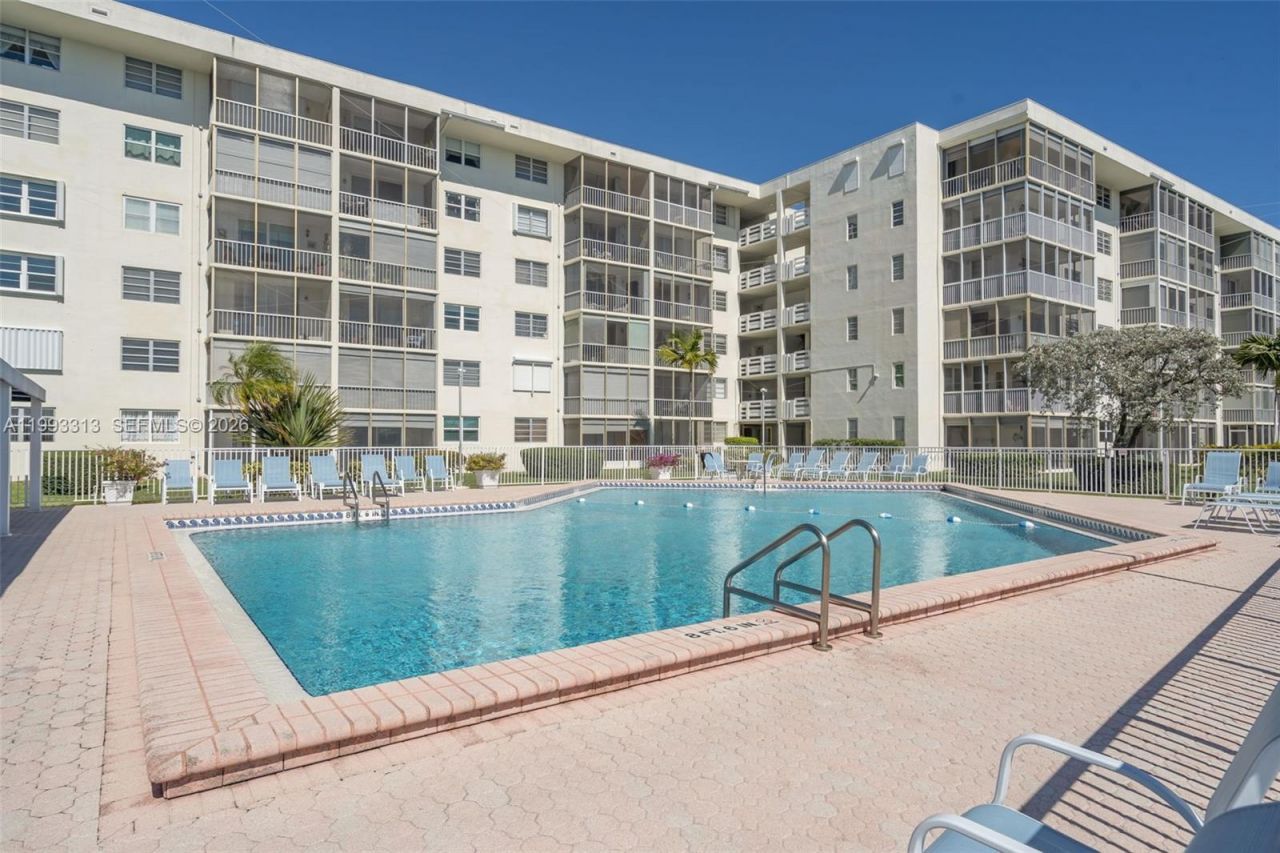 3010 Marcos Dr, Unit R308, Aventura, FL 33160 Photo