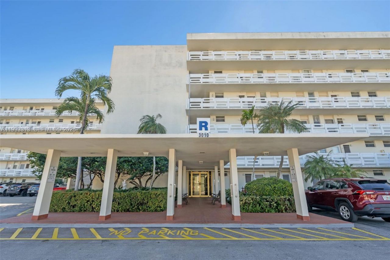 3010 Marcos Dr, Unit R308, Aventura, FL 33160 Photo