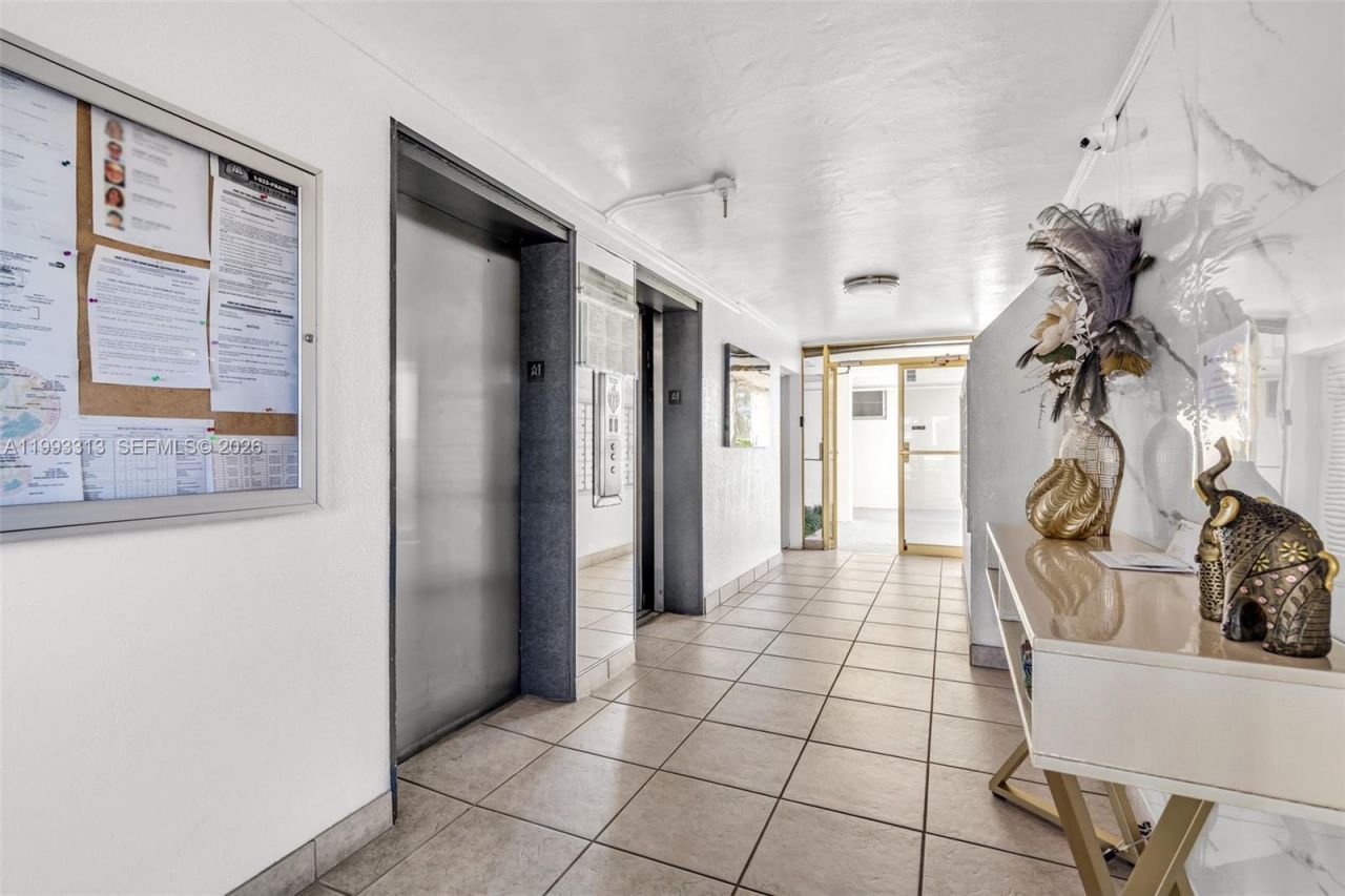3010 Marcos Dr, Unit R308, Aventura, FL 33160 Photo