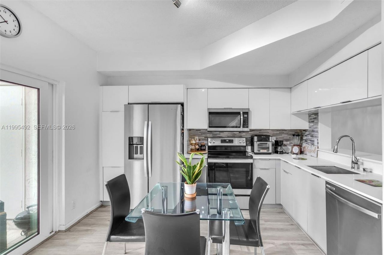 9925 NW 57th Mnr, Coral Springs, FL 33076 Photo