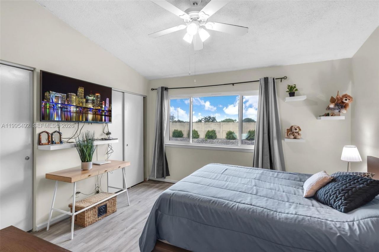 9925 NW 57th Mnr, Coral Springs, FL 33076 Photo