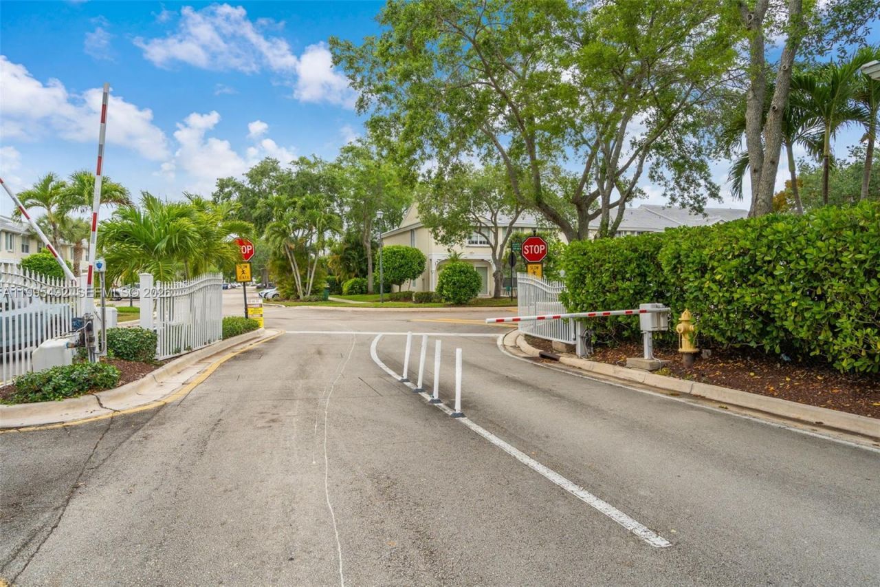 9925 NW 57th Mnr, Coral Springs, FL 33076 Photo