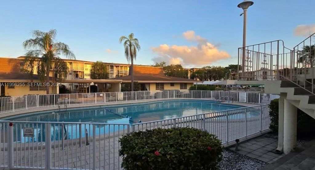 17050 NE 14th Ave, Unit 315, Miami, FL 33162 Photo