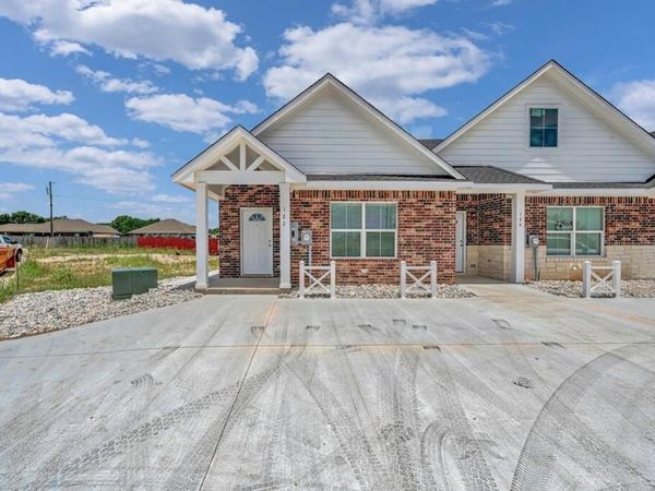 128 Morris Court, McGregor, TX 76657