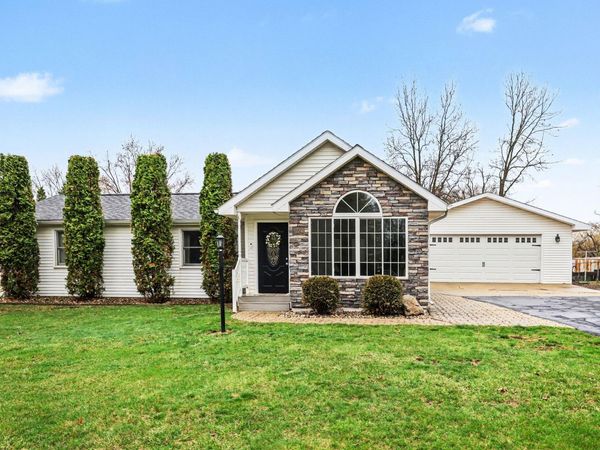 524 S Rosewood, Jackson, MI 49201