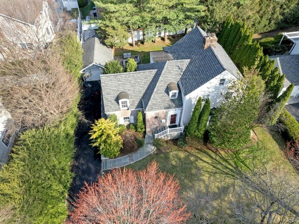 18 Knollwood Road, Eastchester, NY 10709