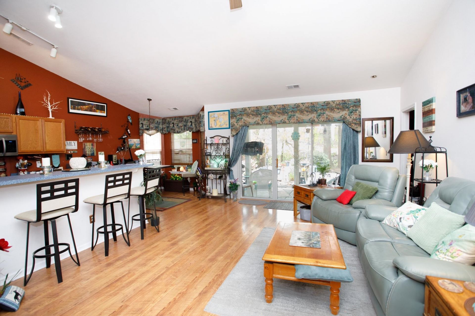 208 Mckendree Ln.  Photo 4