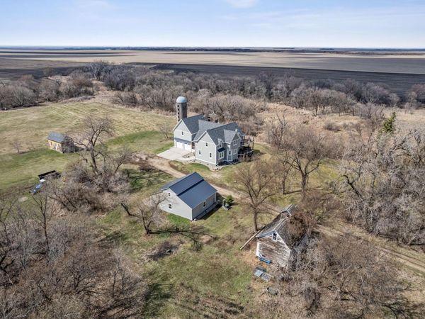 827 160th Avenue SE, Hillsboro, ND 58045