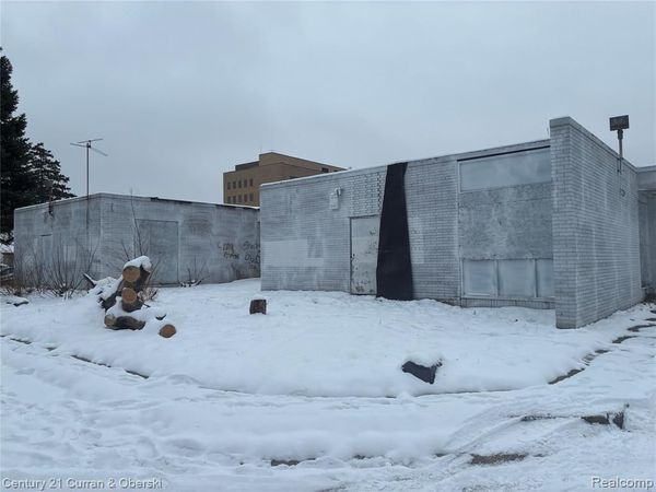 500 W Huron Street, Pontiac, MI 48341