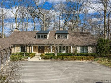 5275 Brookdale Road, Bloomfield Hills, MI 48304
