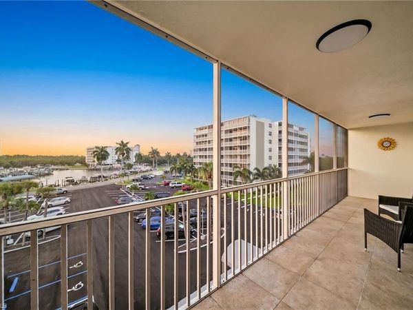 5 Bluebill AVE, Unit 410, NAPLES, FL 34108