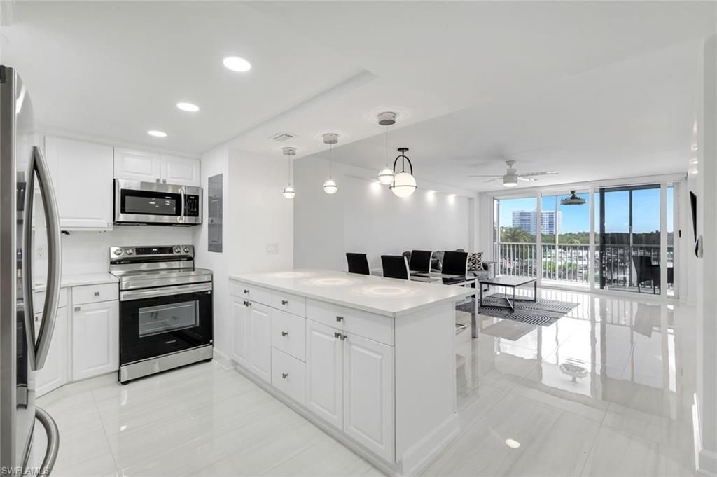 5 Bluebill Ave, Unit 410, Naples, FL 34108 Photo