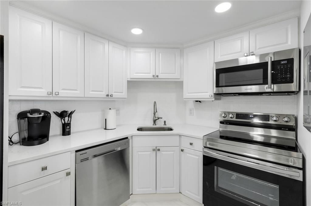 5 Bluebill Ave, Unit 410, Naples, FL 34108 Photo