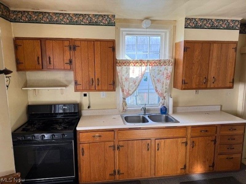 197 W State Street , Barberton, OH 44203 Photo 5