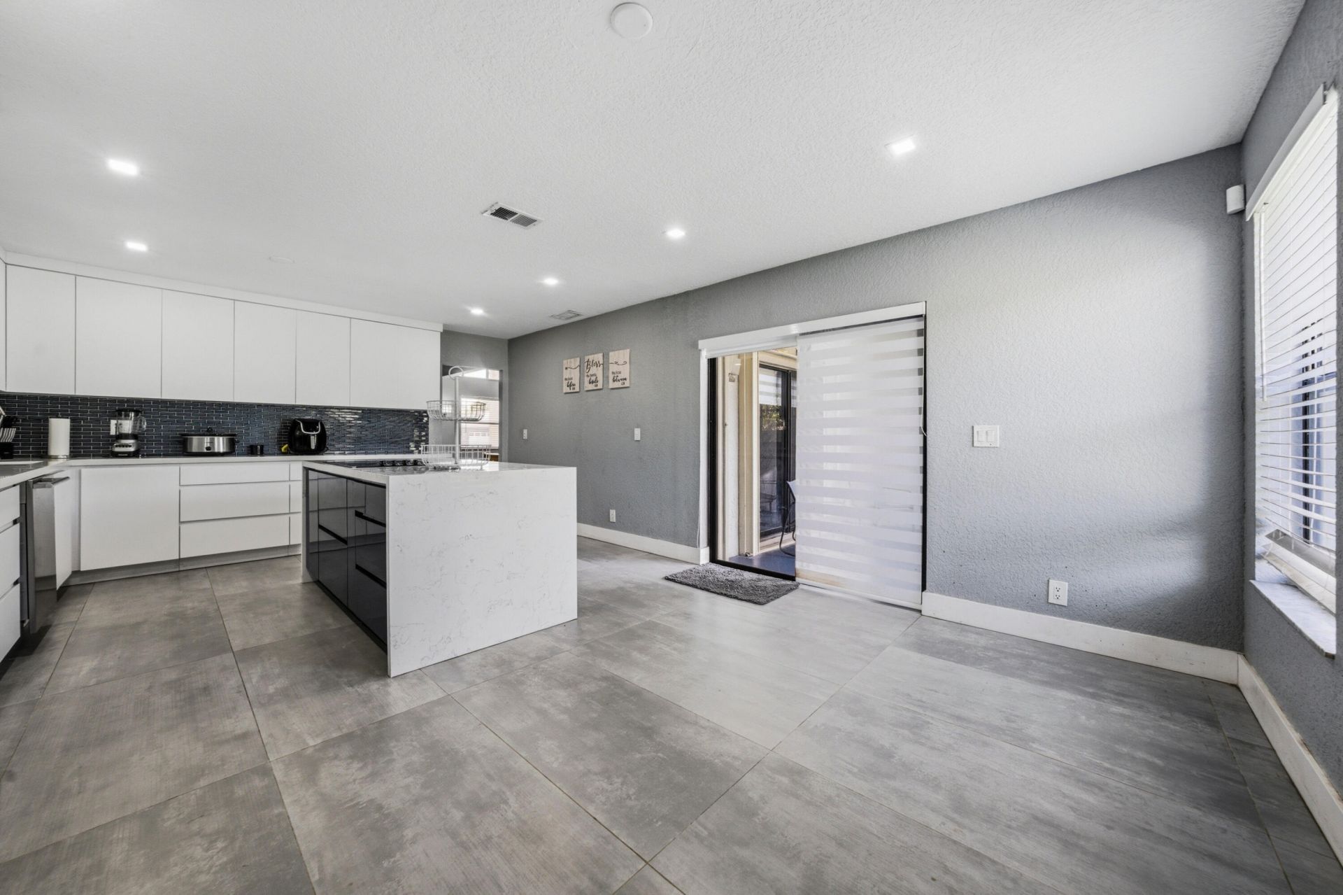 4683 NW 99th Terrace, Sunrise, FL 33351 Photo