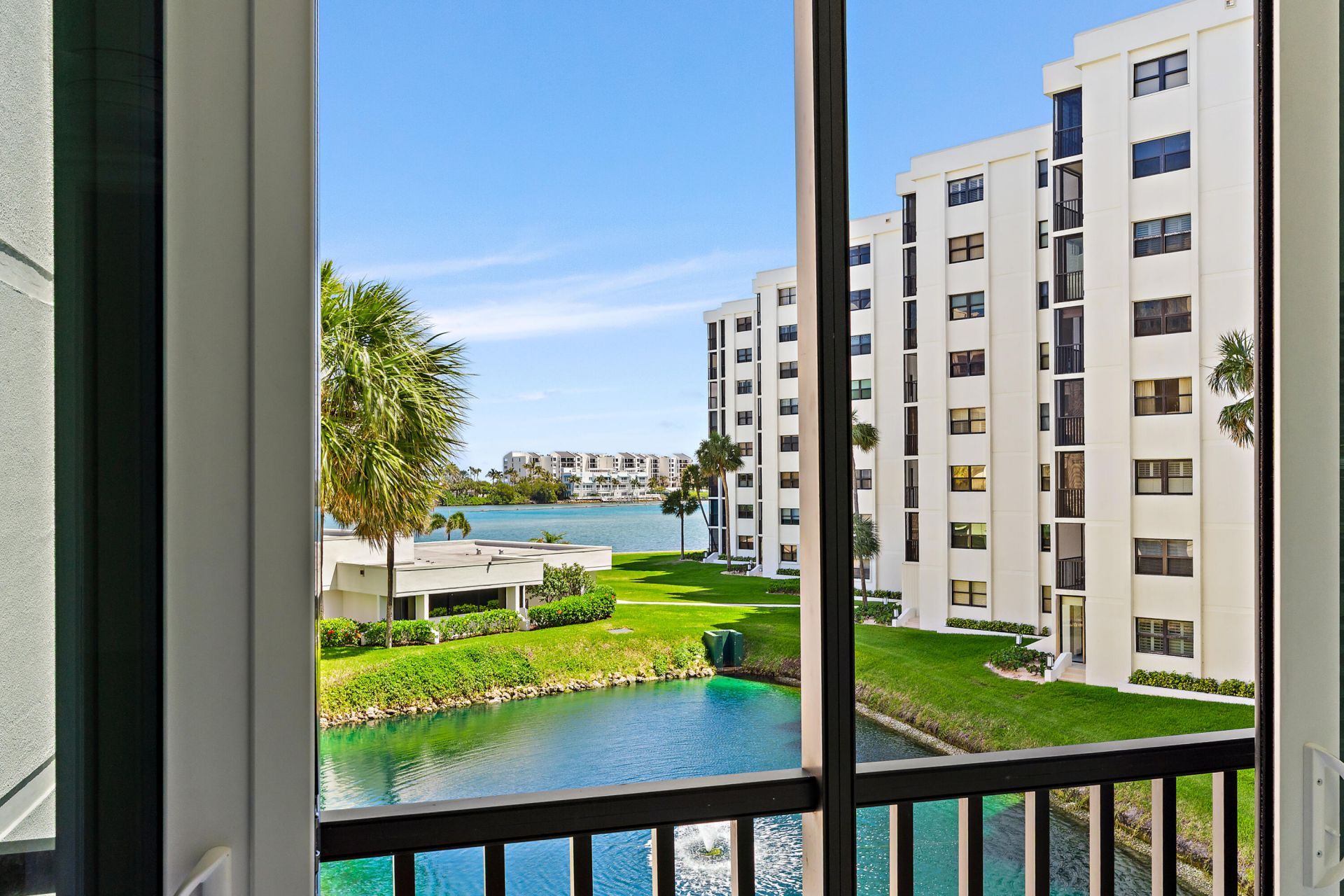 19800 Sandpointe Bay Drive N, Unit 305, Tequesta, FL 33469 Photo