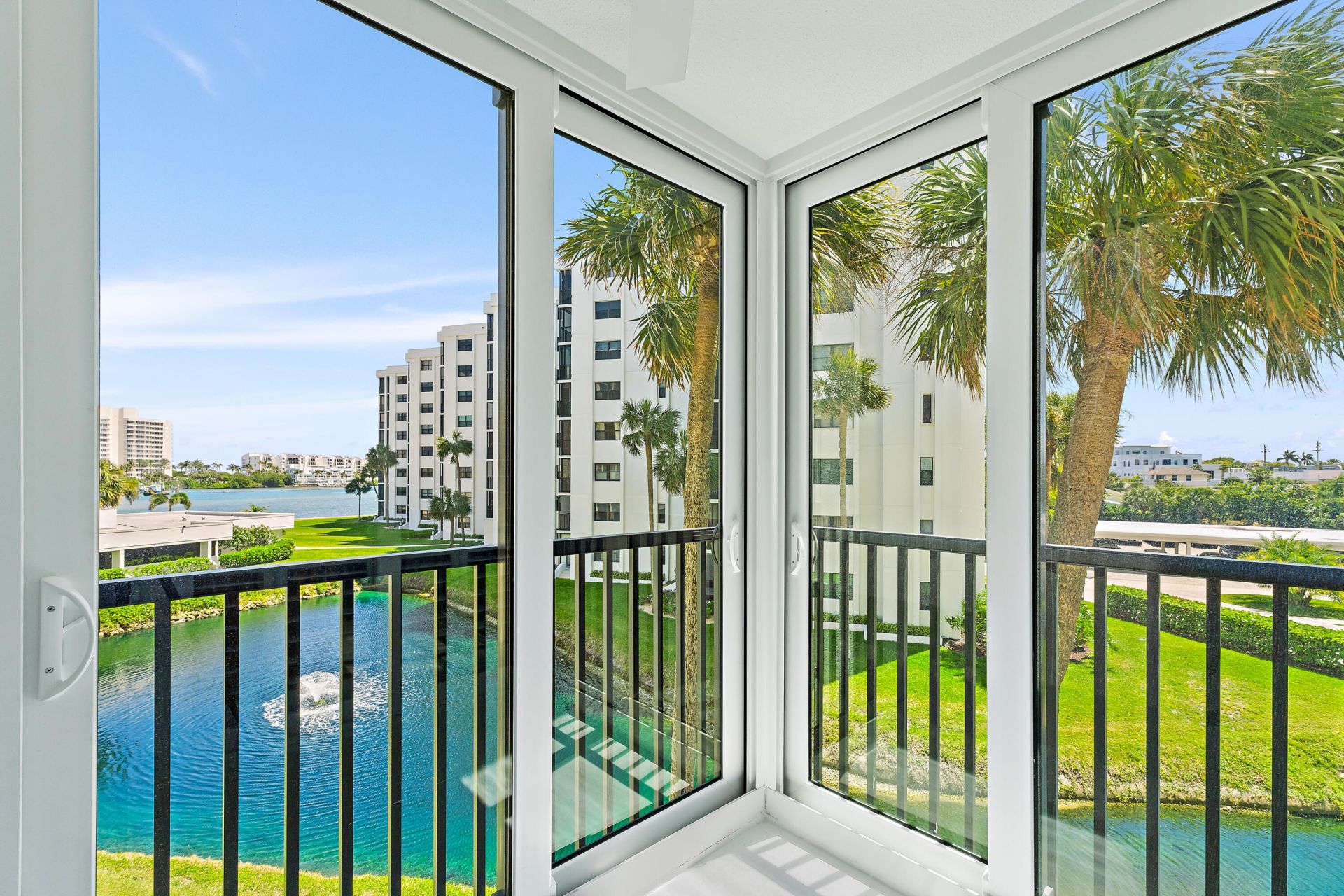 19800 Sandpointe Bay Drive N, Unit 305, Tequesta, FL 33469 Photo