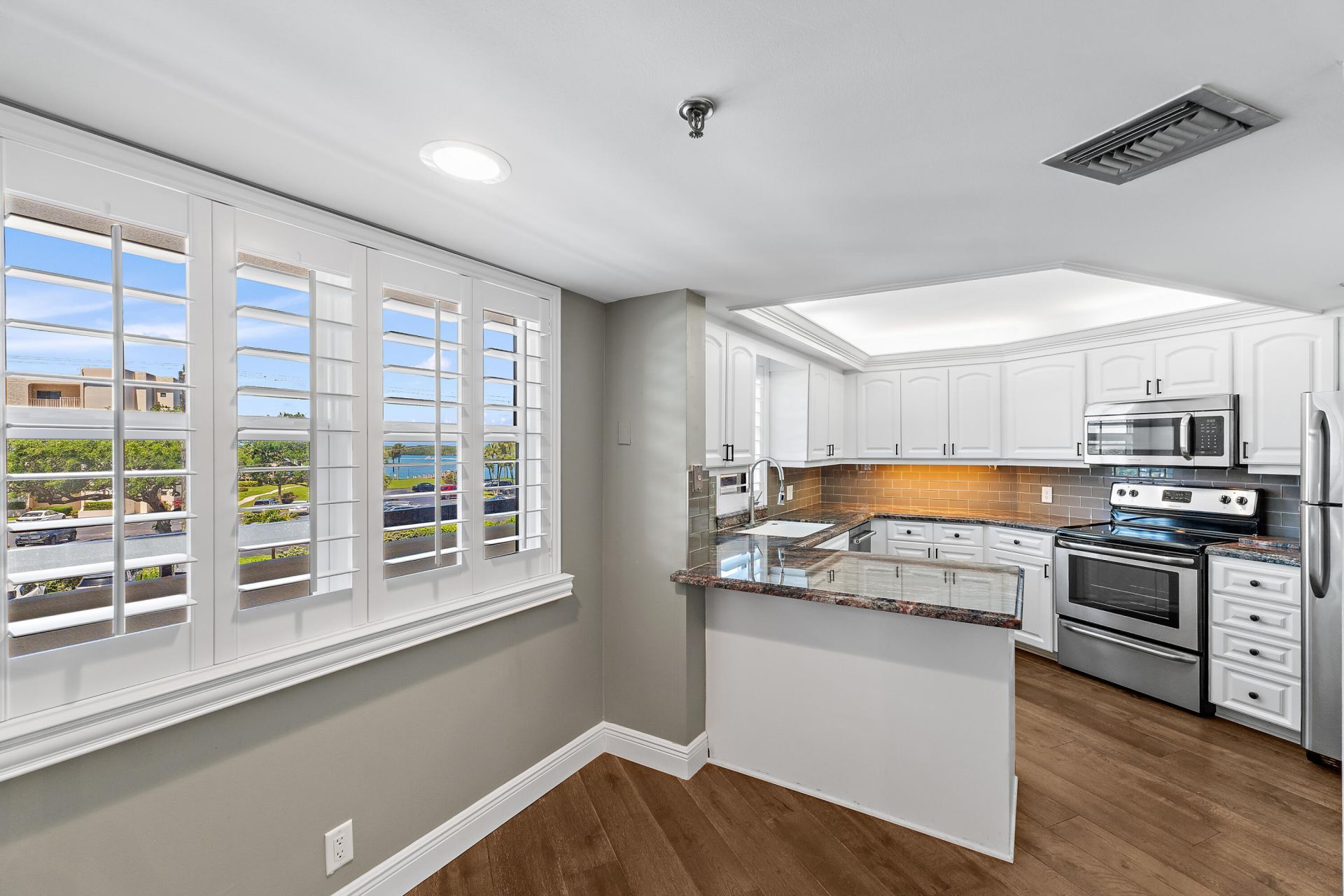 19800 Sandpointe Bay Drive N, Unit 305, Tequesta, FL 33469 Photo