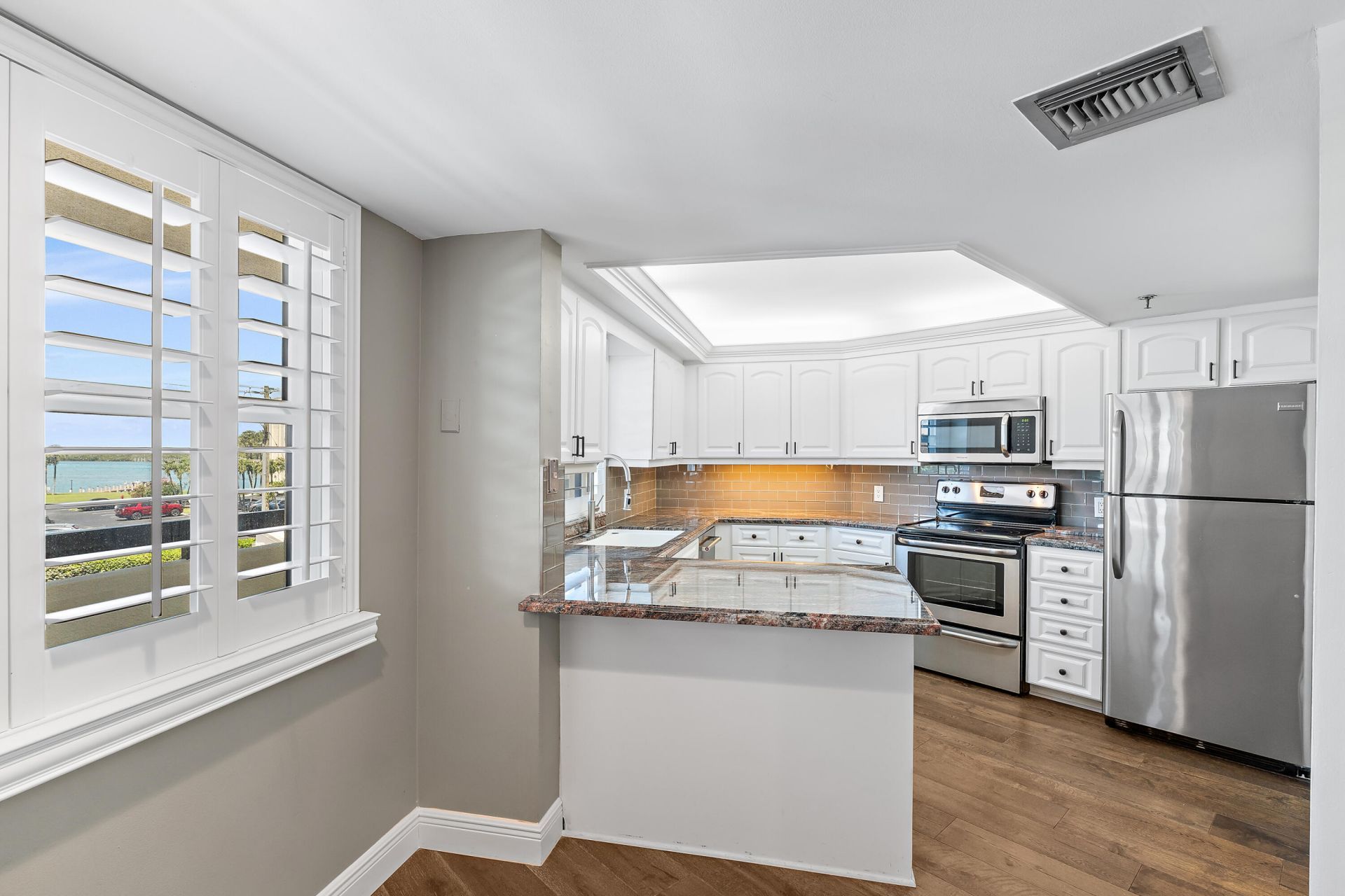 19800 Sandpointe Bay Drive N, Unit 305, Tequesta, FL 33469 Photo