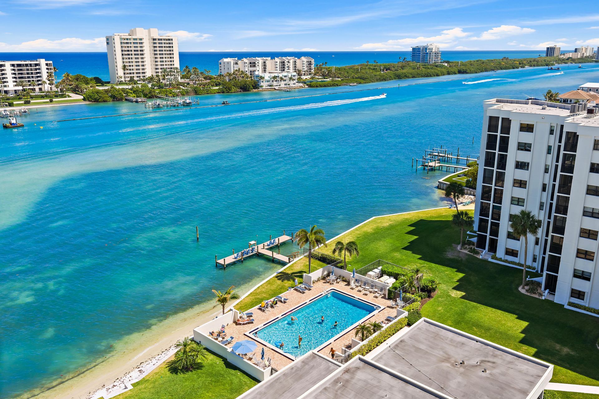 19800 Sandpointe Bay Drive N, Unit 305, Tequesta, FL 33469 Photo