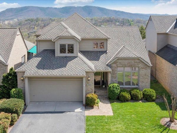 5010 Hunting Hills CIR , Roanoke, VA 24018