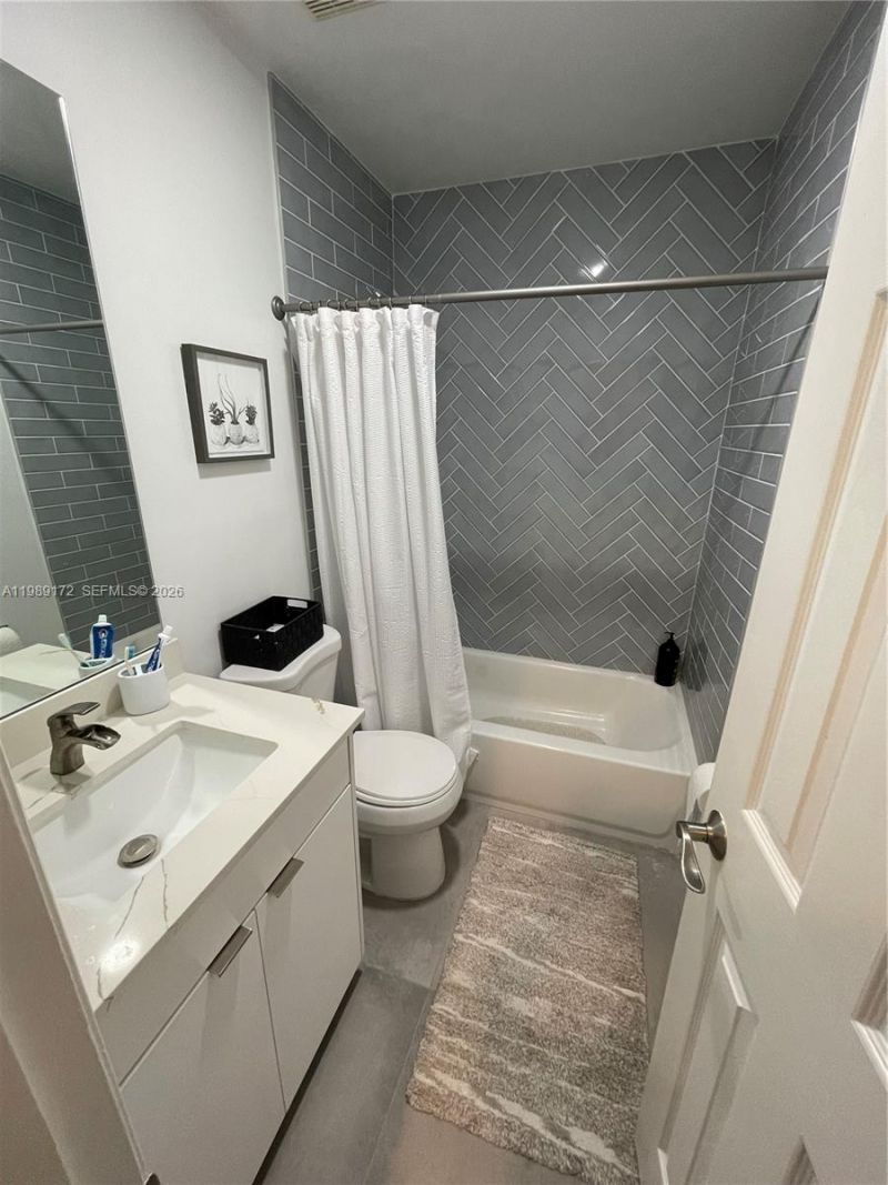 7632 NW 166th Ter, Hialeah, FL 33015 Photo