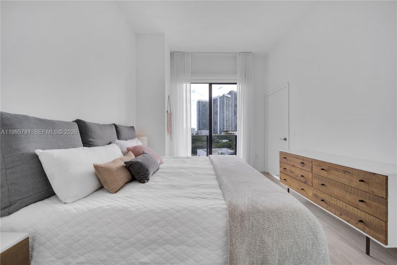 121 NE 34th St, Unit L606, Miami, FL 33137 Photo