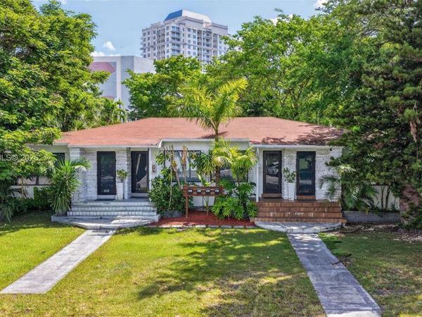 7811 NE 10th Ct, Miami, FL 33138