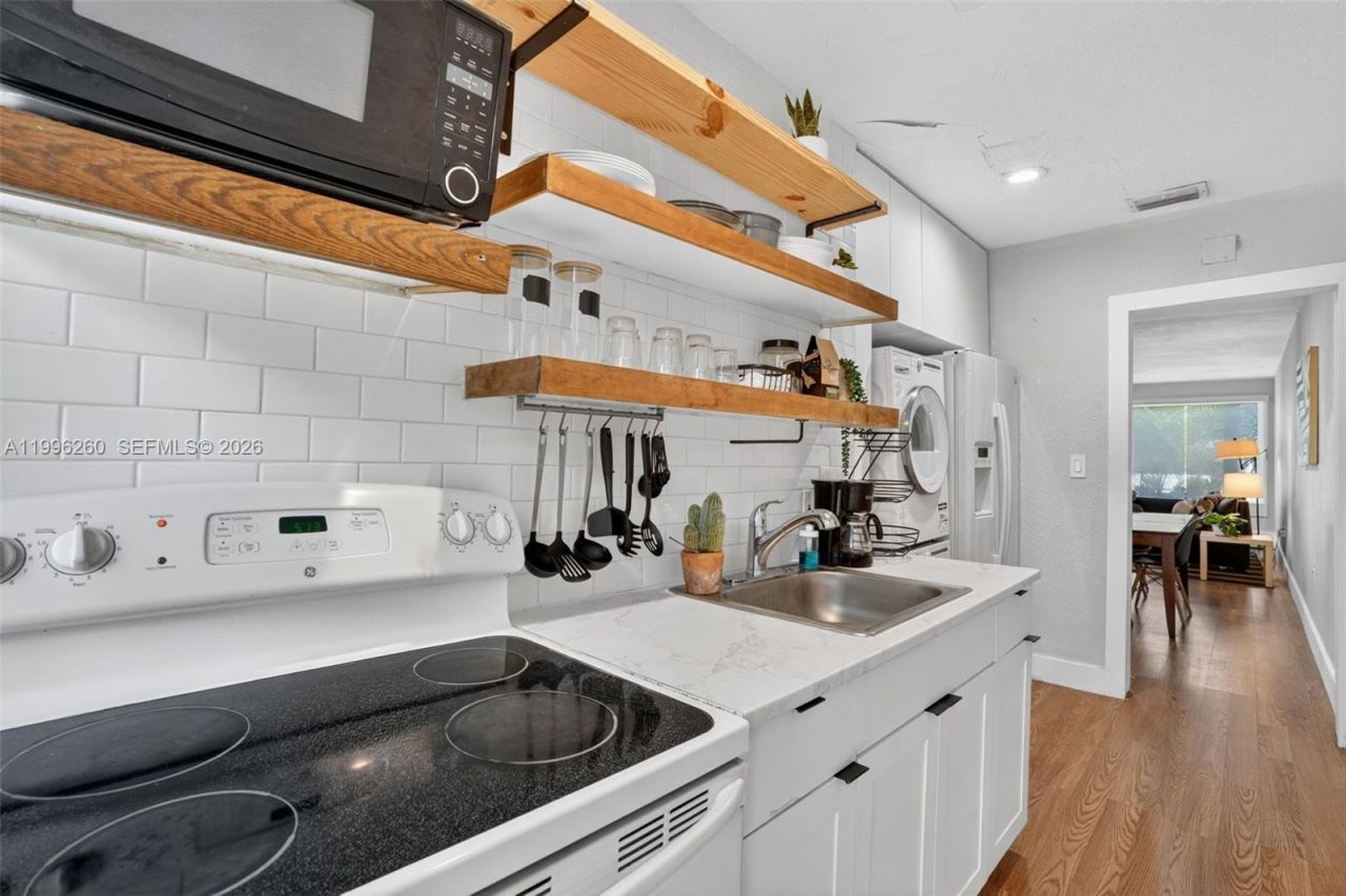 7811 NE 10th Ct, Miami, FL 33138 Photo