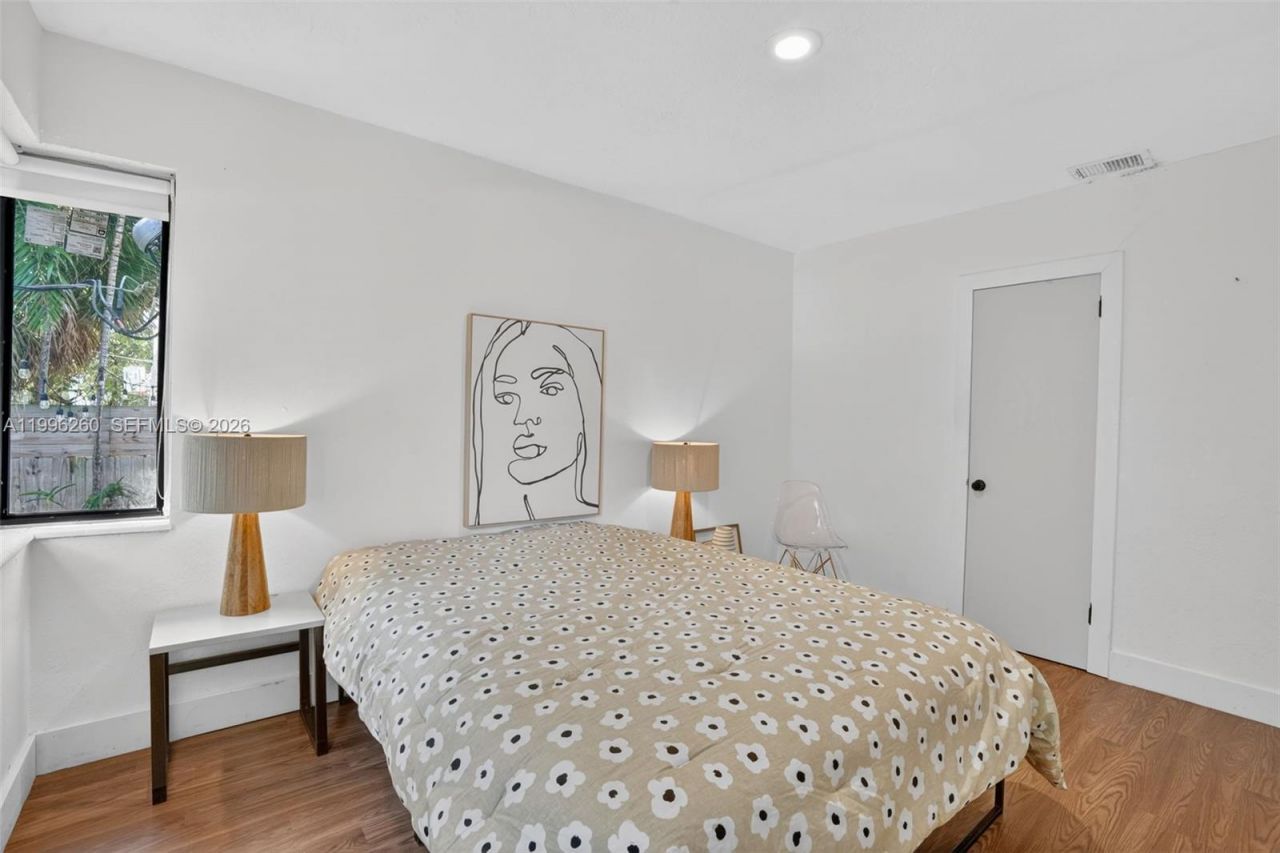 7811 NE 10th Ct, Miami, FL 33138 Photo