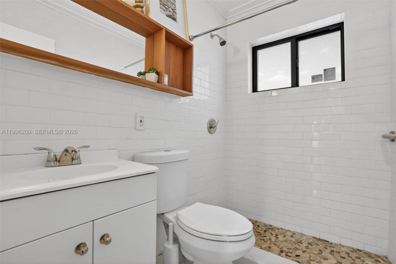 7811 NE 10th Ct, Miami, FL 33138 Photo