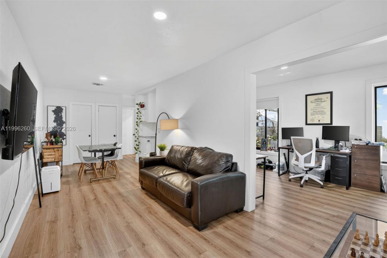 7811 NE 10th Ct, Miami, FL 33138 Photo