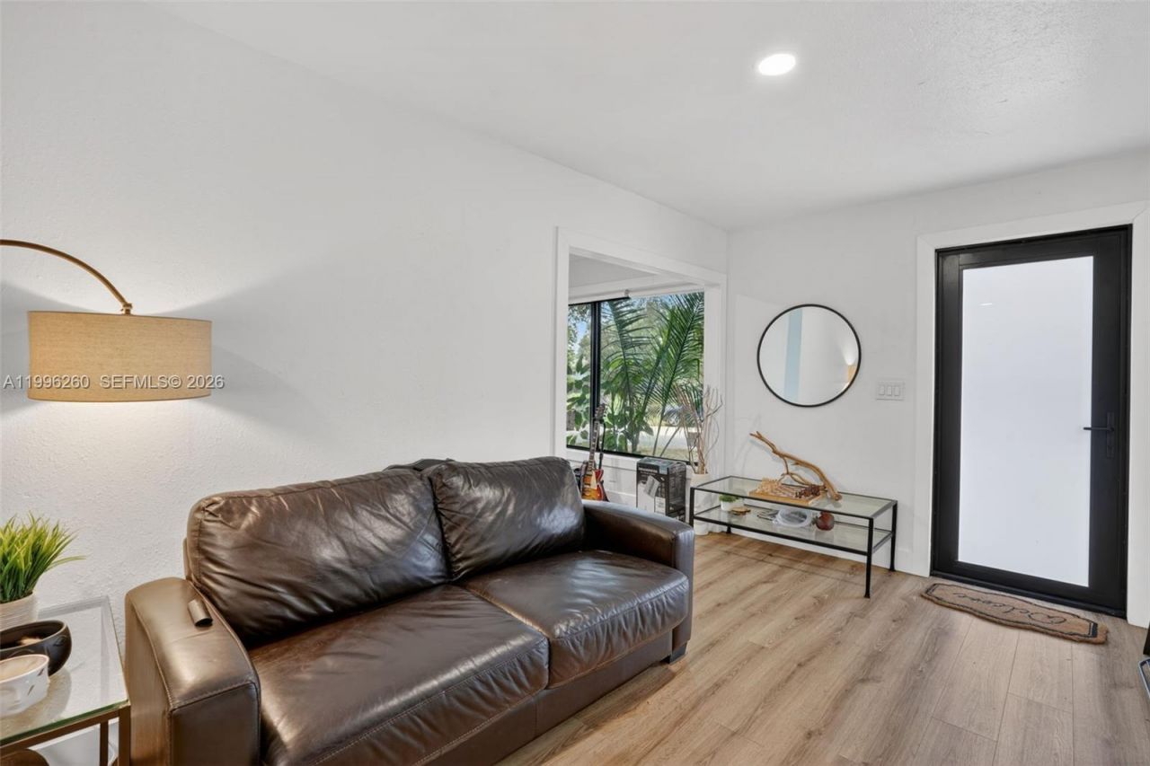 7811 NE 10th Ct, Miami, FL 33138 Photo