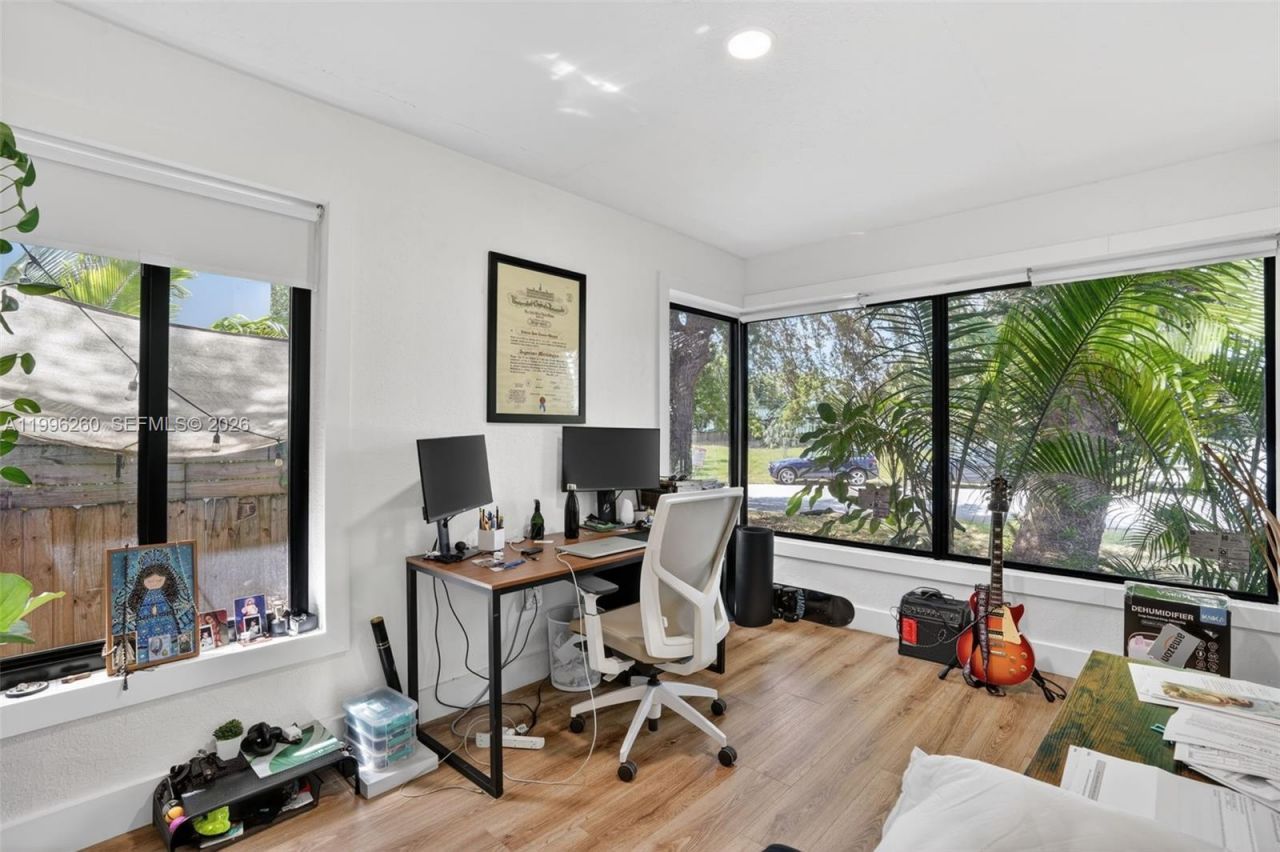 7811 NE 10th Ct, Miami, FL 33138 Photo