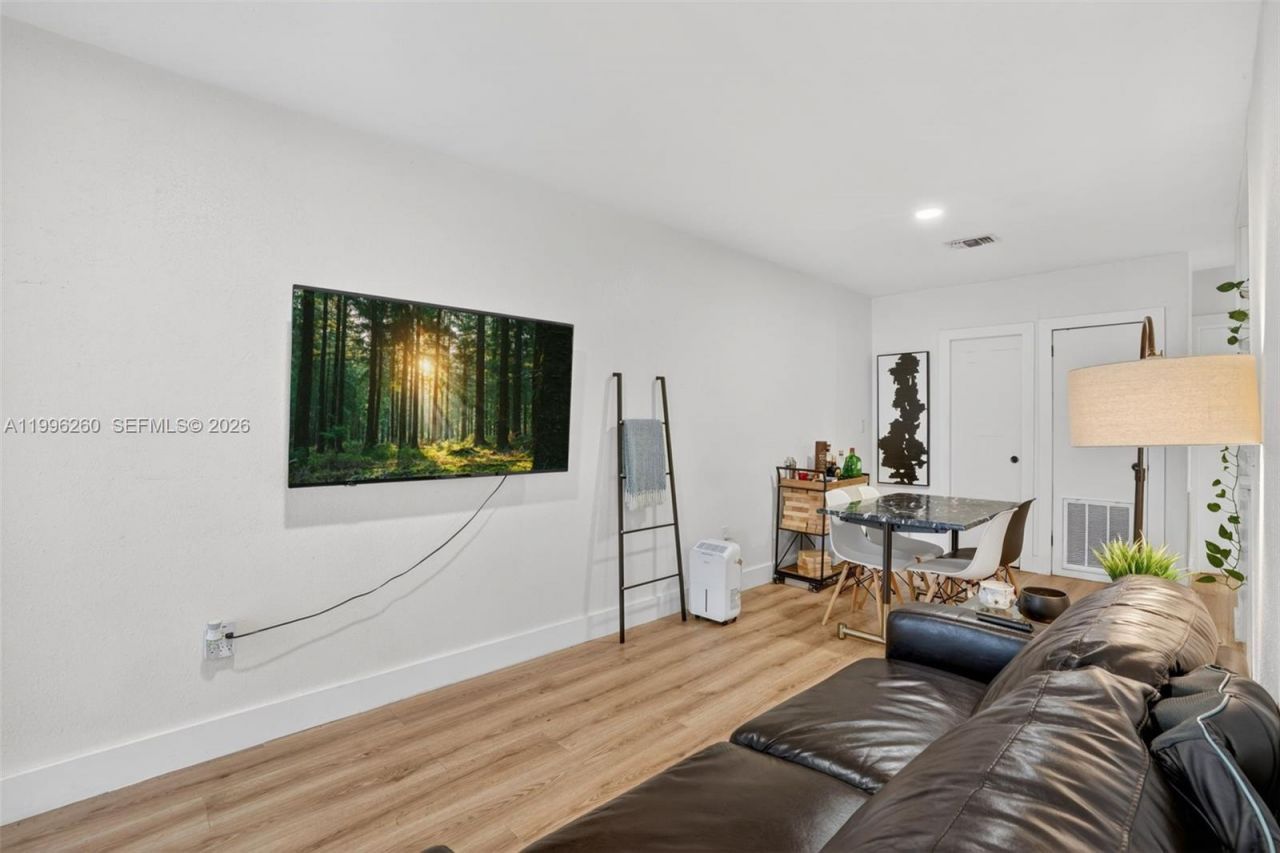 7811 NE 10th Ct, Miami, FL 33138 Photo