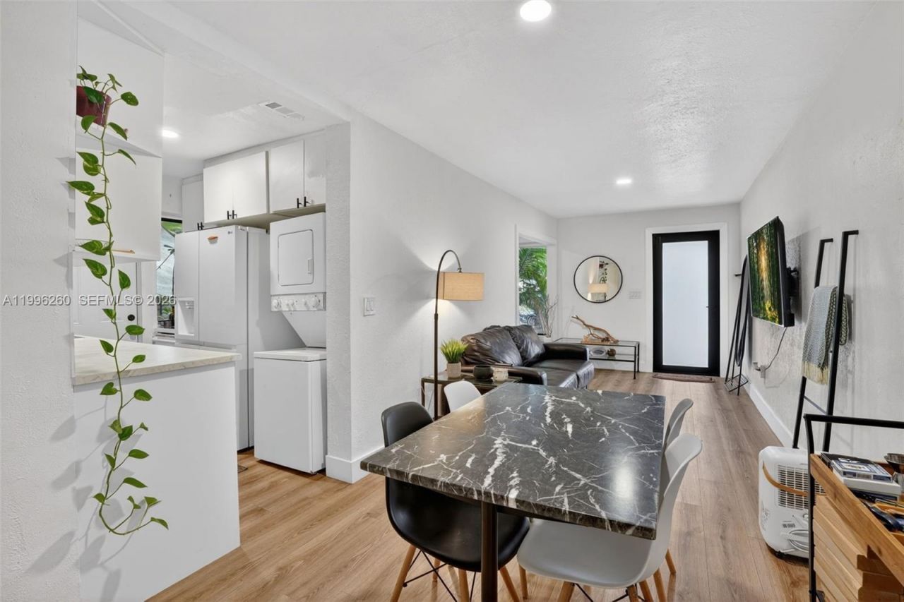 7811 NE 10th Ct, Miami, FL 33138 Photo