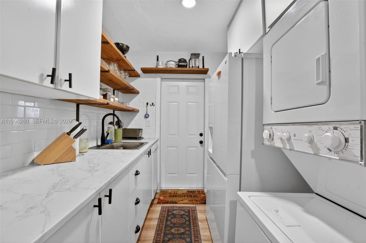 7811 NE 10th Ct, Miami, FL 33138 Photo