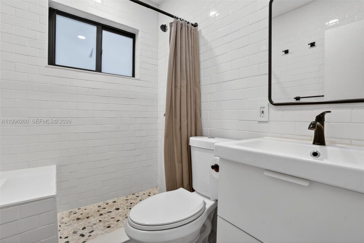 7811 NE 10th Ct, Miami, FL 33138 Photo