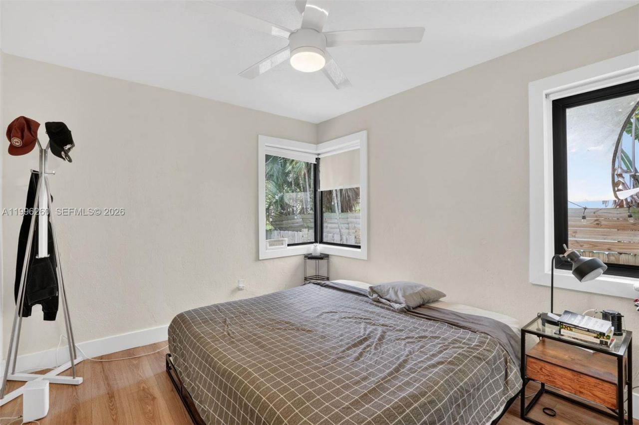 7811 NE 10th Ct, Miami, FL 33138 Photo