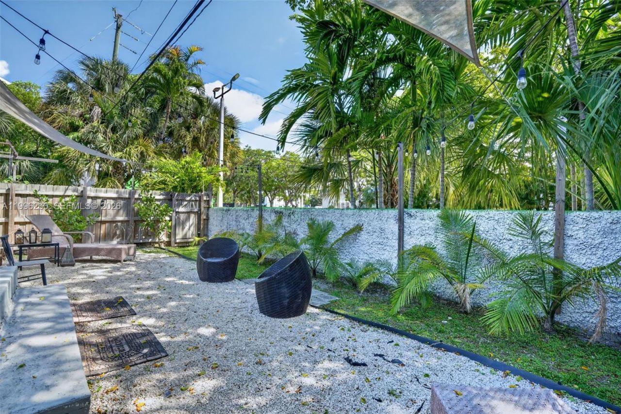 7811 NE 10th Ct, Miami, FL 33138 Photo