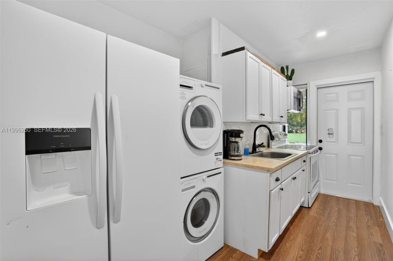 7811 NE 10th Ct, Miami, FL 33138 Photo